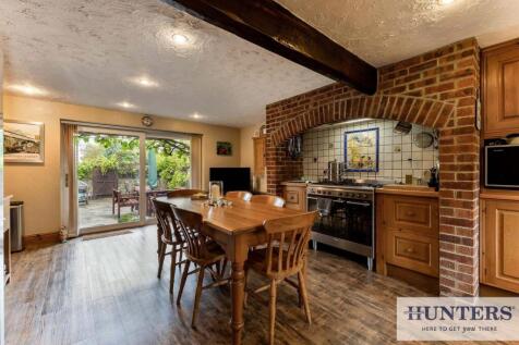 97995_Paddock House Swincar Avenue Yeadon  (6) - C