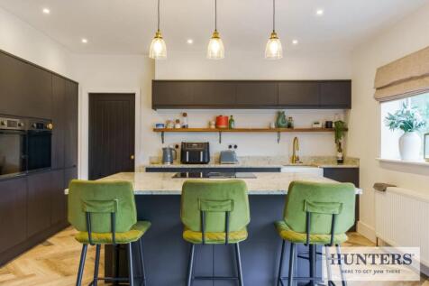 98485_18-Belmont-Grove-Rawdon (3) - Copy_low.jpg