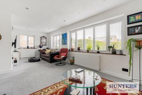 100593_1 Peasehill Close Rawdon (3) - Copy_low.jpg