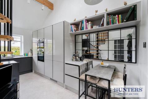 100593_1 Peasehill Close Rawdon (9) - Copy_low.jpg