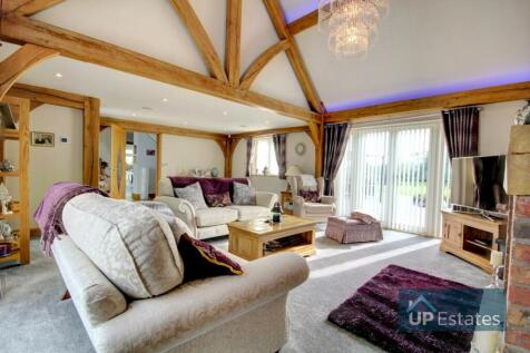 FAMILY LIVING ROOM
