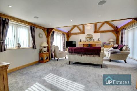 FAMILY LIVING ROOM