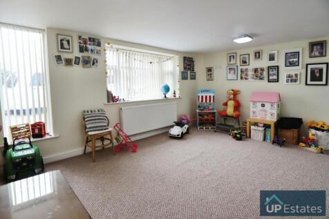 BEDROOM/ PLAYROOM