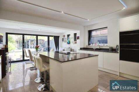 LIVING KITCHEN DINER