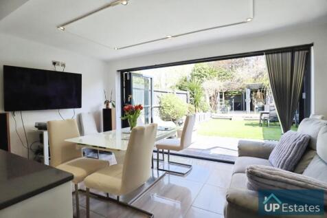 DINING / SEATING AREA