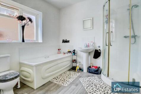 BATH/SHOWER ROOM