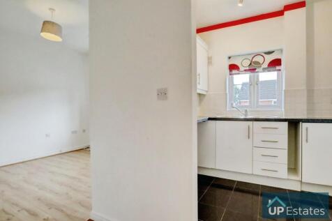 KITCHEN/LIVING ROOM