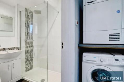 UTILITY SPACE/SHOWER ROOM