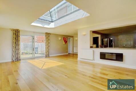 DINING/LIVING ROOM