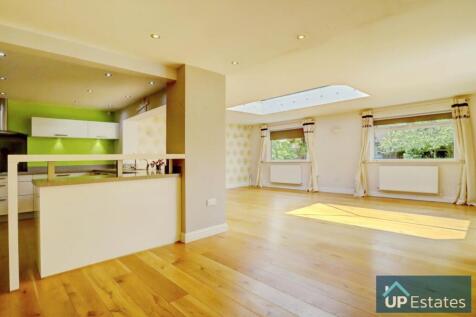 DINING/LIVING ROOM