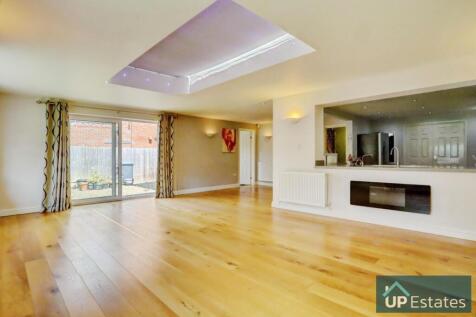 DINING/LIVING ROOM