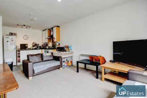 KITCHEN/LIVING ROOM