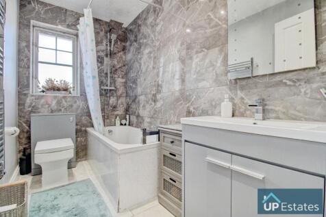 Bathroom 2.jpg