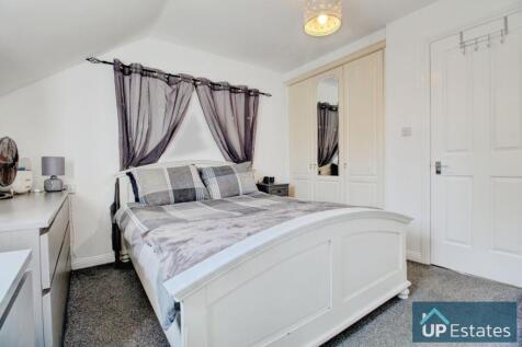 Bedroom 1.jpg