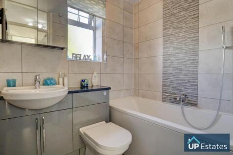 BATH &#43; SHOWER ROOM