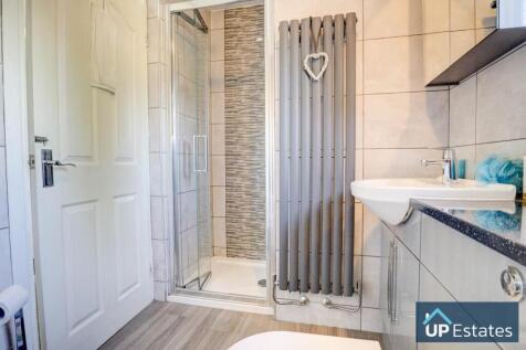 BATH &#43; SHOWER ROOM