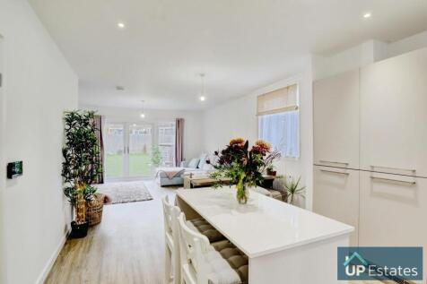 Kitchen/ Living Room