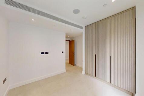 Linear-Place-Nine-Elms-06092025_182016.jpg