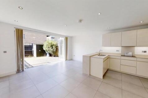 Emerald-Square-Roehampton-SW15-08262025_083106.jpg