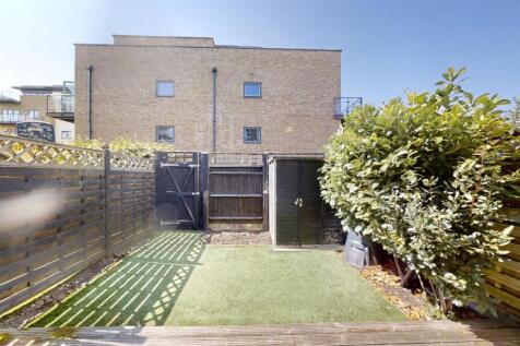 Emerald-Square-Roehampton-SW15-08262025_083159.jpg