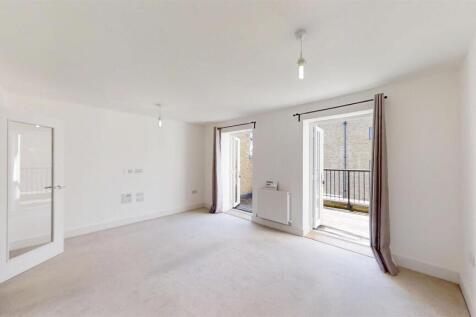 Emerald-Square-Roehampton-SW15-08262025_083335.jpg