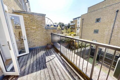 Emerald-Square-Roehampton-SW15-08262025_083444.jpg