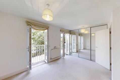 Emerald-Square-Roehampton-SW15-08262025_083537.jpg