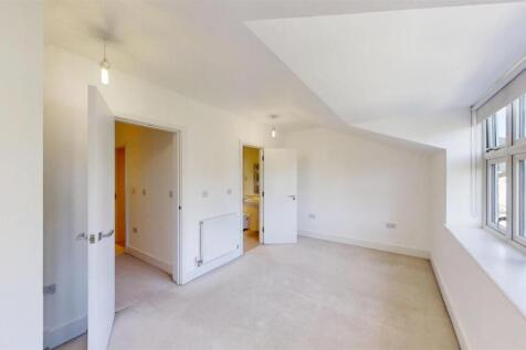 Emerald-Square-Roehampton-SW15-08262025_083933.jpg