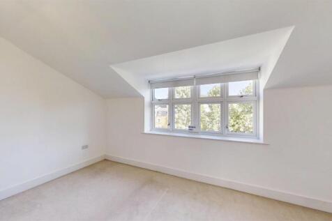 Emerald-Square-Roehampton-SW15-08262025_083947.jpg
