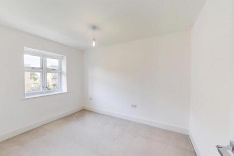 Emerald-Square-Roehampton-SW15-08262025_084058.jpg