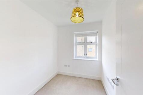 Emerald-Square-Roehampton-SW15-08262025_084138.jpg