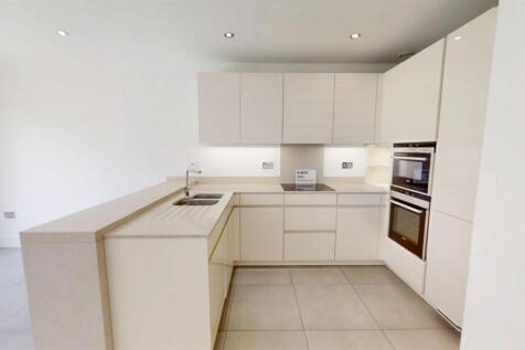 Emerald-Square-Roehampton-SW15-08262025_083039.jpg