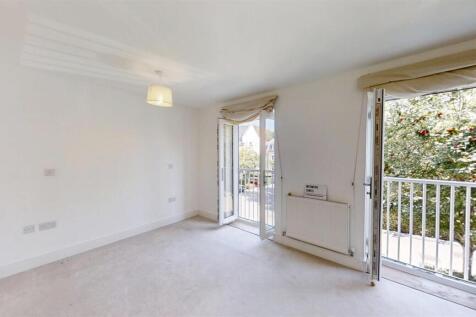 Emerald-Square-Roehampton-SW15-08262025_083511.jpg