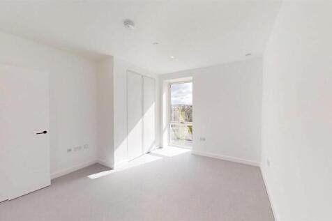 Parkview-Avenue-Brent-Cross-Town-09262025_142022.j