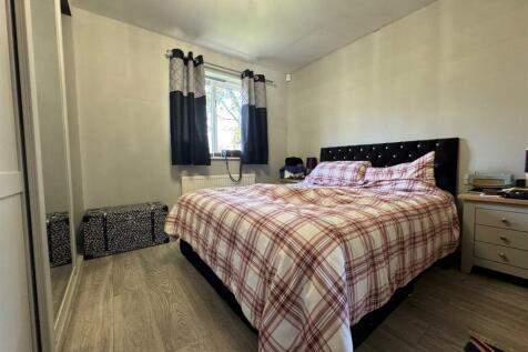 Bedroom 1.jpg
