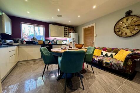 Kitchen 1.jpg
