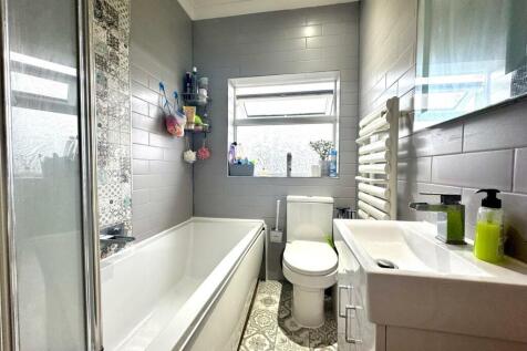 Bathroom 2.jpg
