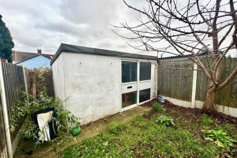 Outbuilding 1.jpg