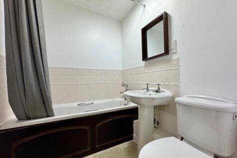 Bathroom 1.jpg