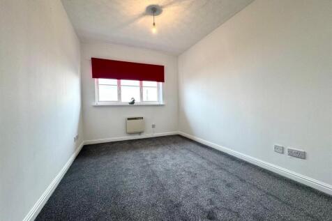 Bedroom 1.jpg