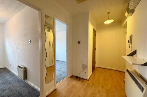 Hallway 1.jpg