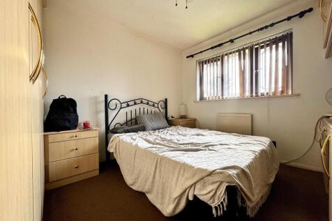 Bedroom 1.jpg