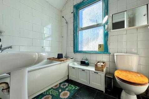 Bathroom.jpg