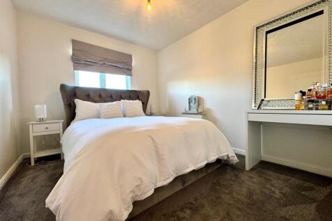 Bedroom 1.jpg