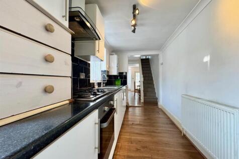 Kitchen 1.jpg