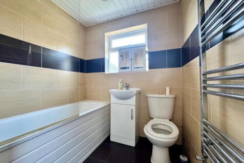Bathroom 1.jpg