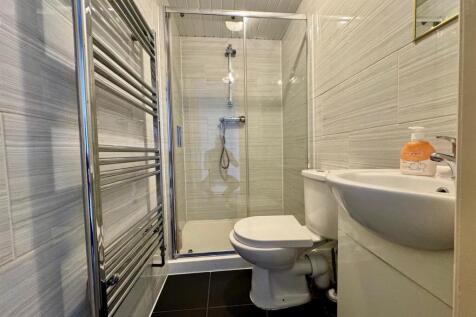 Bathroom 2.jpg