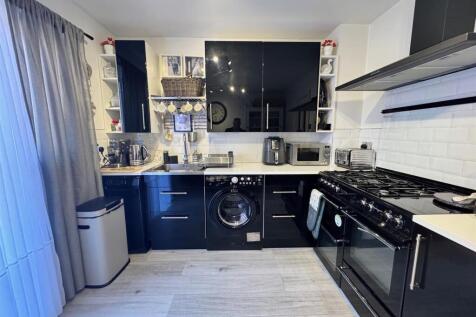 Kitchen 2.jpg