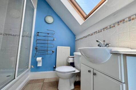 Bathroom 1.jpg