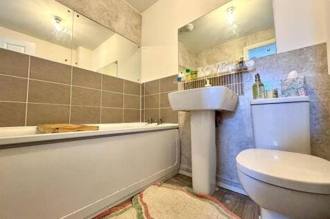 Bathroom 1.jpg